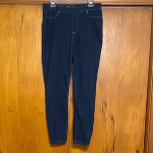 Simply Vera Vera Wang Dark Blue Denim Women's Jeggings Inseam 28.5” Waist 32”